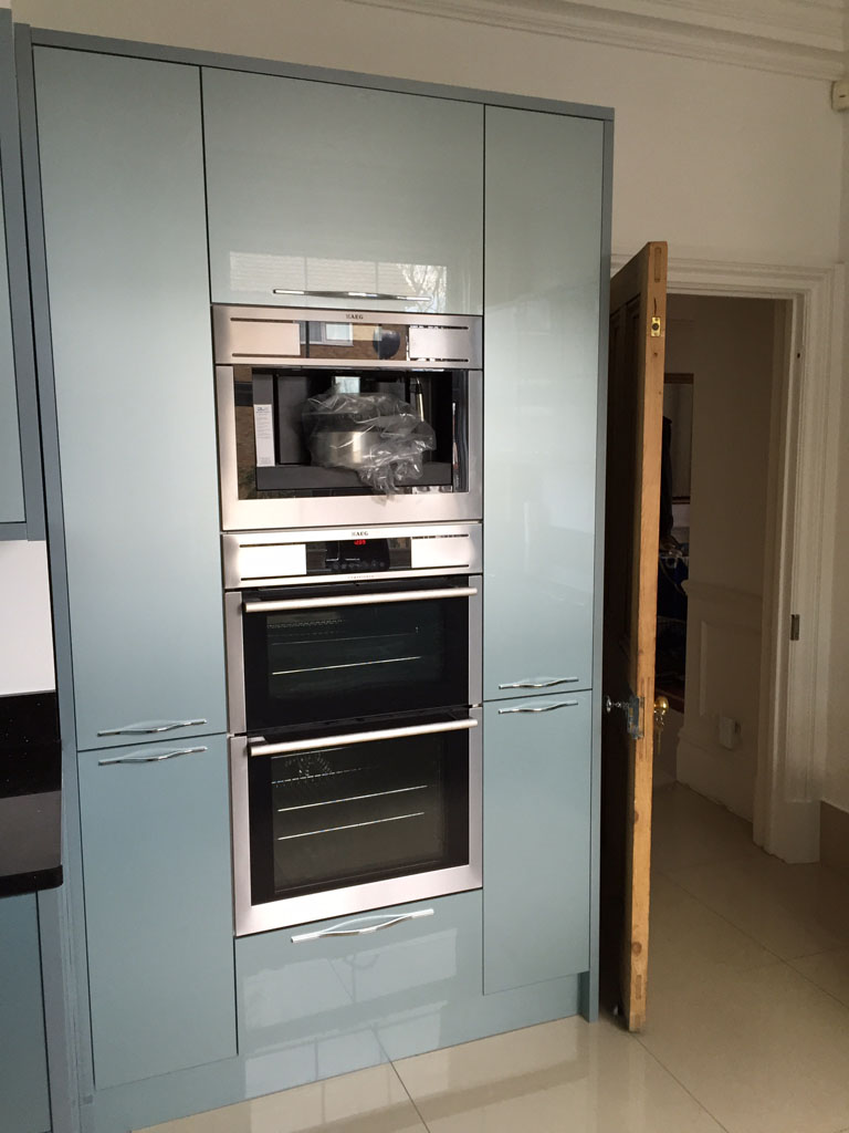 Kitchen refurb: new kitchen fitted